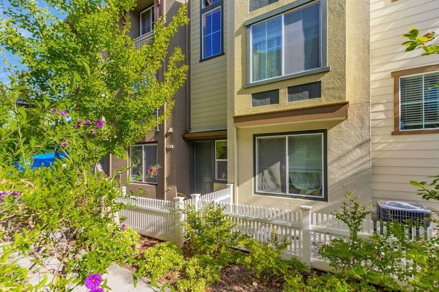 226 Peppermint Tree Terrace in Sunnyvale, CA - Building Photo