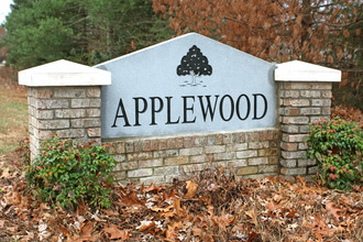 Applewood Apartments in Greensboro, NC - Building Photo - Building Photo