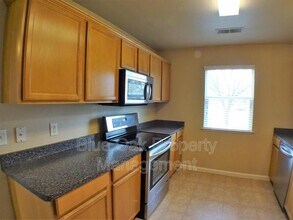 2099 Hartford Dr in Chico, CA - Building Photo - Building Photo