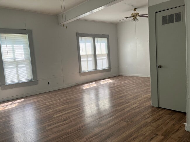 121 W Kansas St in Pittsburg, KS - Building Photo - Building Photo