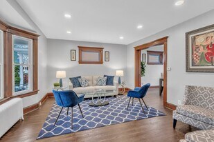 80 E Hazeltine Ave in Kenmore, NY - Building Photo