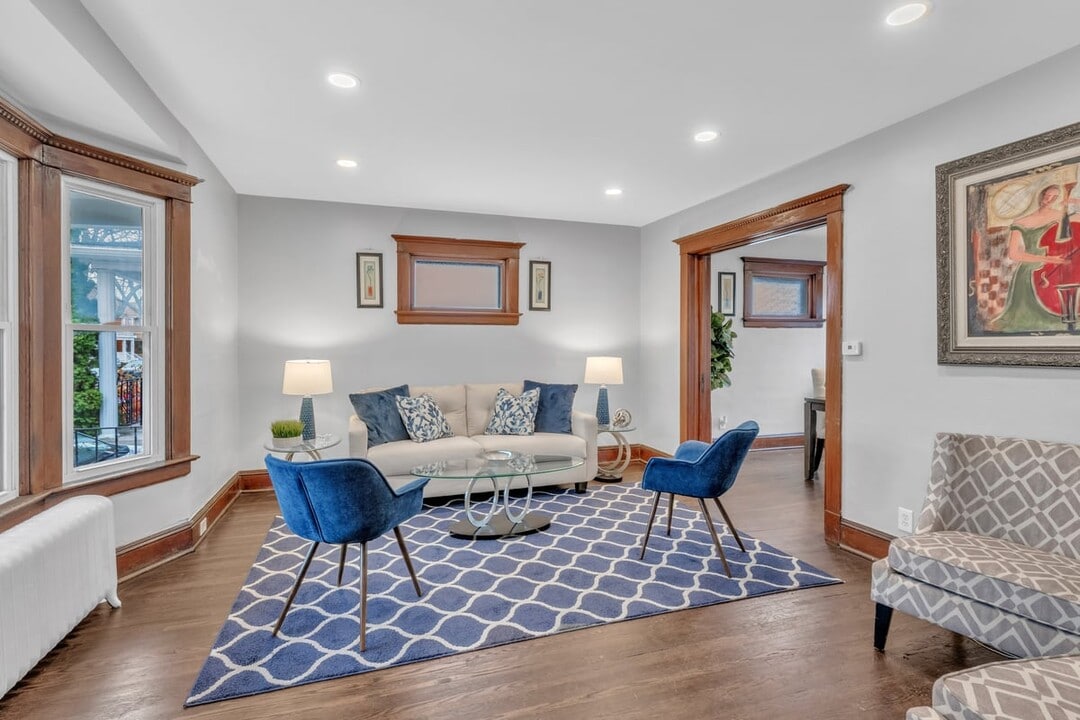 80 E Hazeltine Ave in Kenmore, NY - Foto de edificio