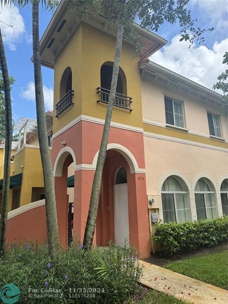 1316 N Santa Catalina Cir in North Lauderdale, FL - Building Photo