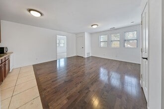 357 S Greenwich St, Unit 6 in Valparaiso, IN - Foto de edificio - Building Photo