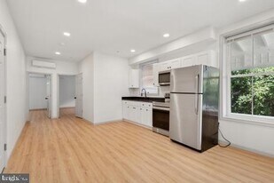 9 W Hinckley Ave in Ridley Park, PA - Building Photo