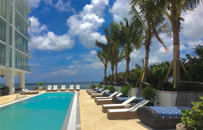 2900 NE 7th Ave in Miami, FL - Building Photo - Building Photo