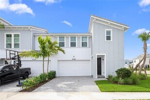 5120 Willow Crk Dr in Westlake, FL - Building Photo