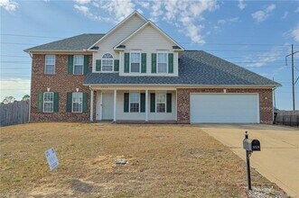 5725 Azure Dr in Hope Mills, NC - Building Photo - Building Photo