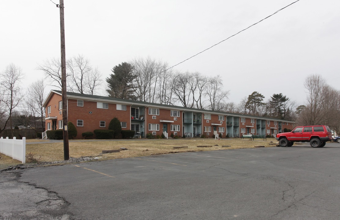 Plaza Garden Apartments in Saugerties, NY - Foto de edificio