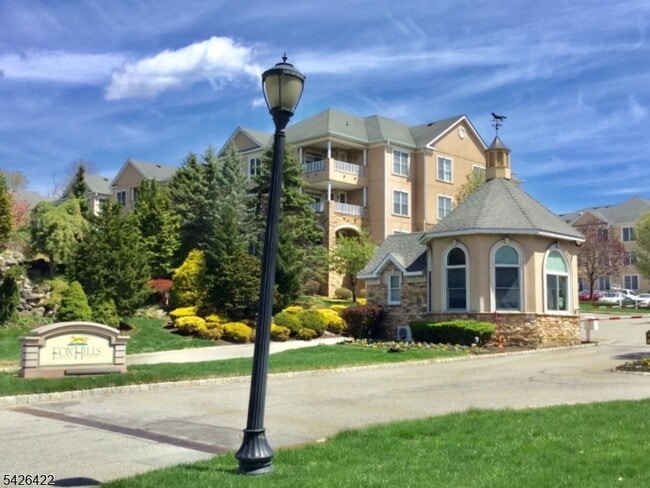 2112 Clinton Ln in Rockaway, NJ - Building Photo - Building Photo