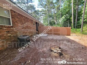 6562 Lower Dixie Lake Rd in Union City, GA - Building Photo - Building Photo