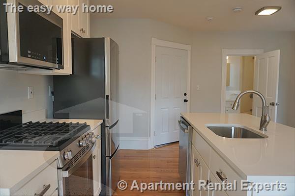 2 Ivaloo St, Unit #6-B in Somerville, MA - Foto de edificio - Building Photo