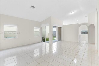 9934 NW 30th St in Doral, FL - Building Photo - Building Photo