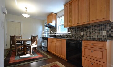 16 Alcott St, Unit 1 in Boston, MA - Foto de edificio - Building Photo