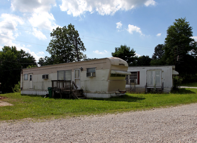 Deer Lake Mobile Home Park in Burton, OH - Building Photo - Building Photo