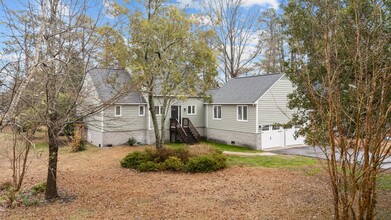 1019 Yacht Ct in New Bern, NC - Building Photo - Building Photo