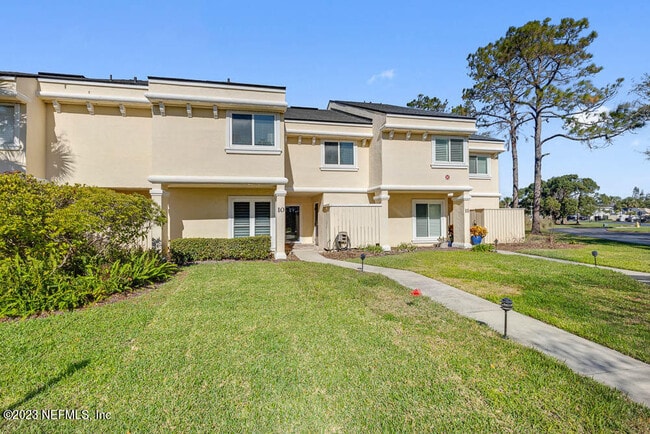 property at 10 Cove Rd