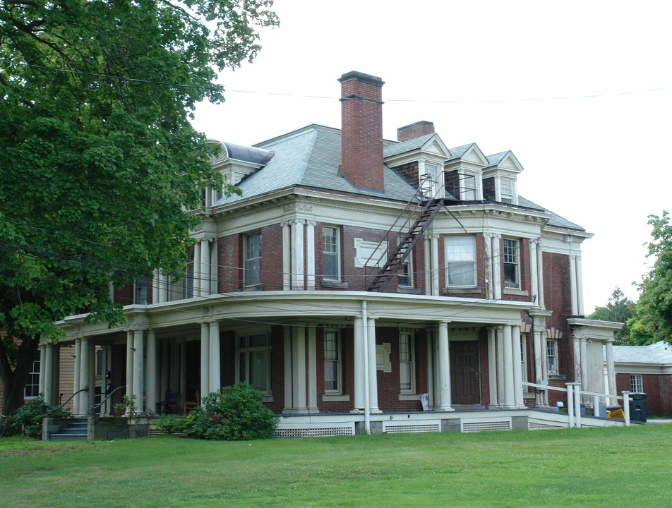 6 Riverside Drive, Binghamton NY in Binghamton, NY - Building Photo