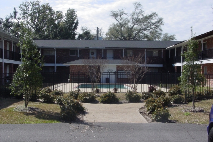 Beach Club Apartments in Biloxi, MS - Building Photo