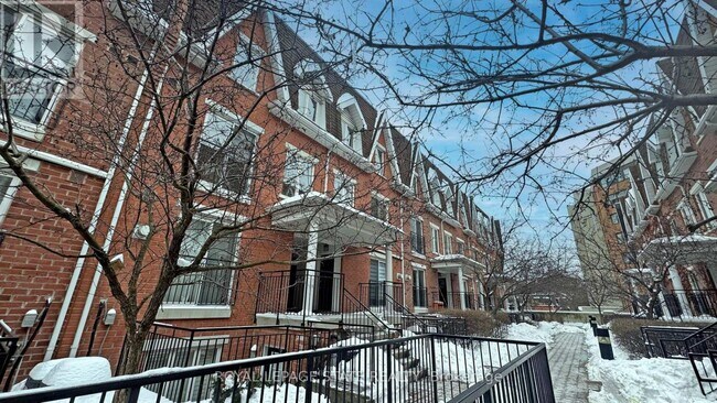 20-1120 Laidlaw St in Toronto, ON - Building Photo - Building Photo