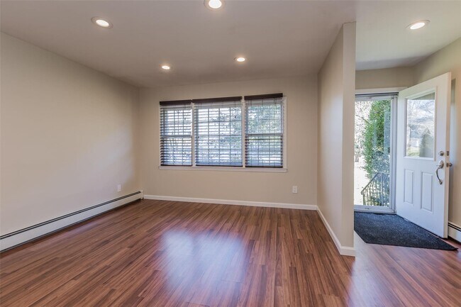 15 Danville Dr in Greenlawn, NY - Building Photo - Building Photo