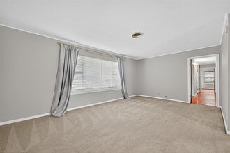 10005 Hazelhurst Dr in Houston, TX - Building Photo - Building Photo