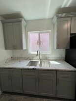 2333 S Mansfield Ave in Los Angeles, CA - Building Photo