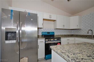 402 SE 1st Terrace in Cape Coral, FL - Building Photo - Building Photo