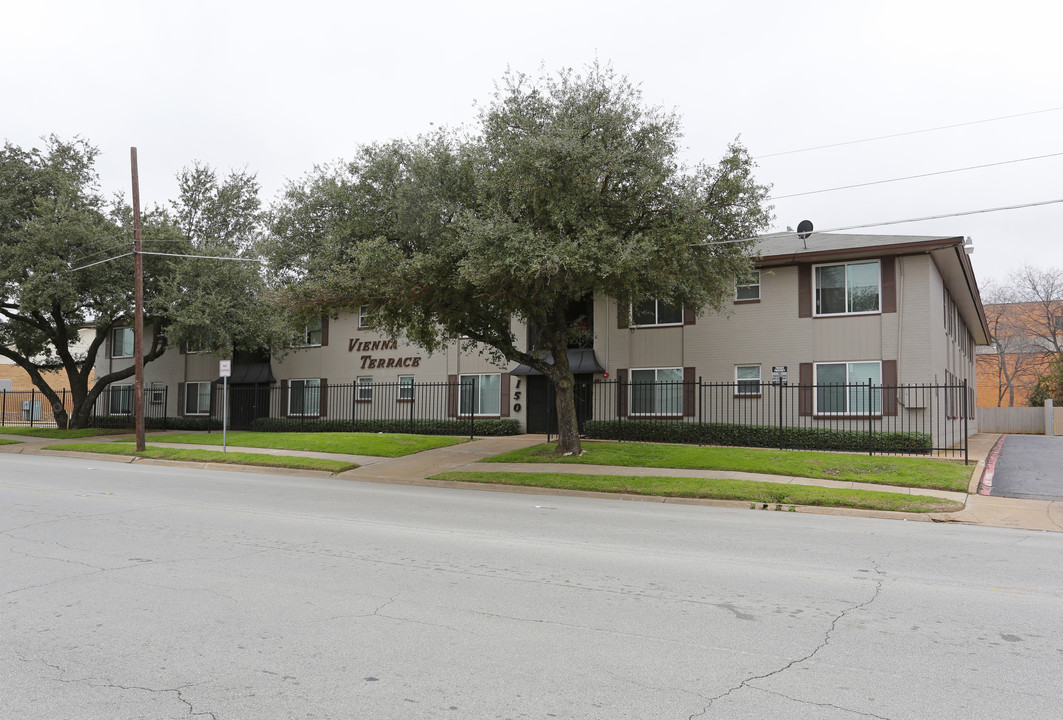 Vienna Terrace in Euless, TX - Building Photo