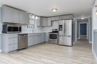 240 Leda Ave in Manchester, NH - Building Photo - Building Photo