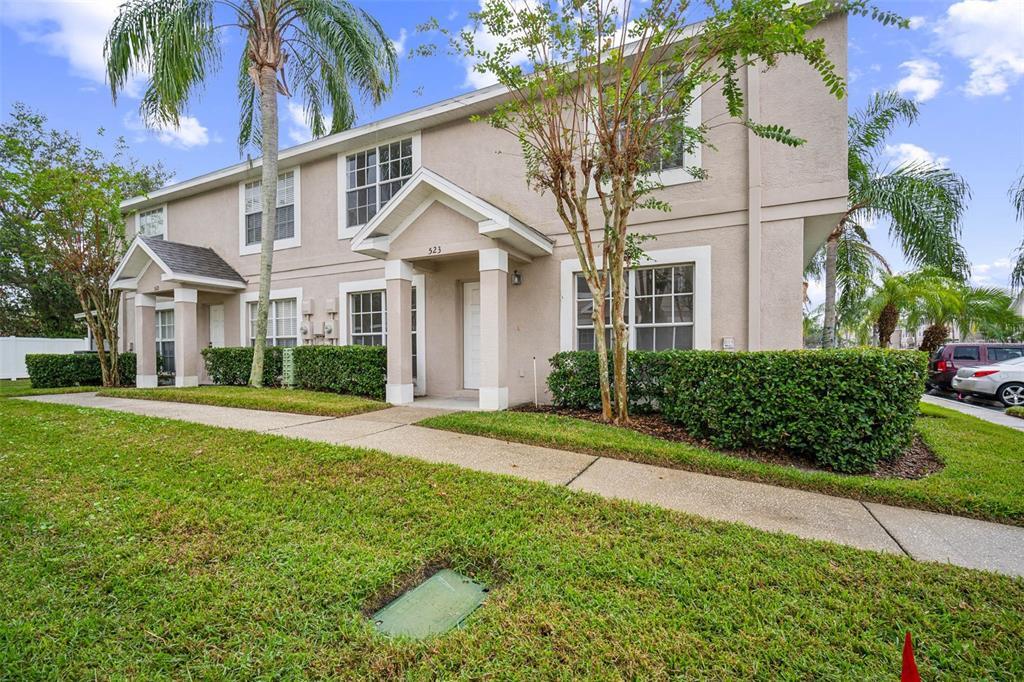 523 Kensington Lake Cir in Brandon, FL - Foto de edificio