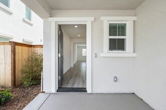 425 Red Spur Ct in Roseville, CA - Building Photo - Building Photo