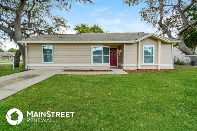 property at 2714 Waco Dr E