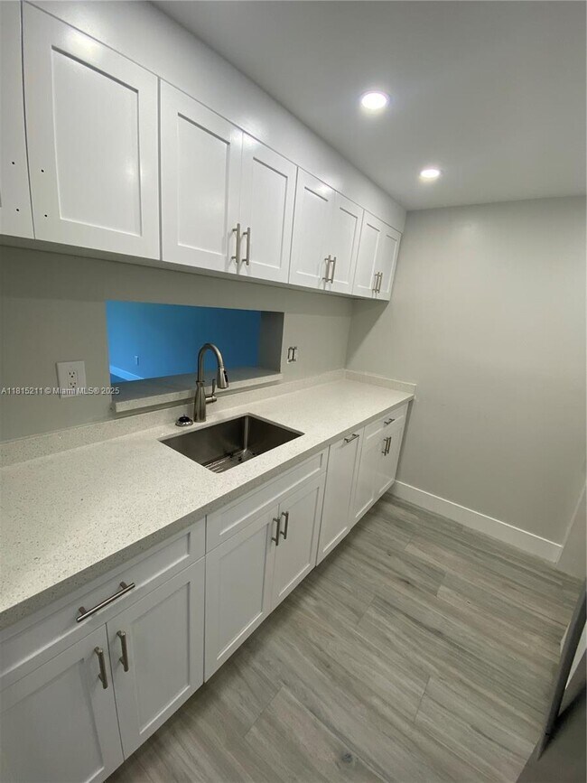 9455 W Flagler St in Miami, FL - Building Photo - Building Photo