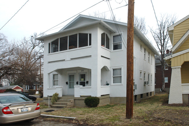 207 Linden Ln in Louisville, KY - Foto de edificio - Building Photo