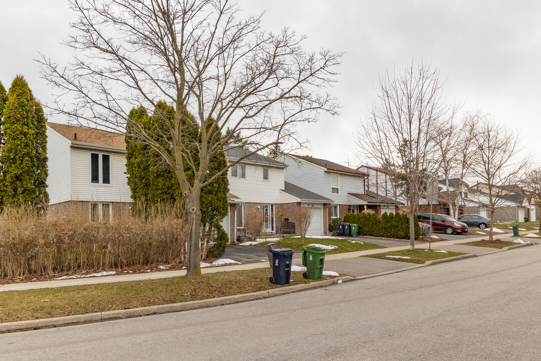 152 Purvis Cres in Toronto, ON - Building Photo