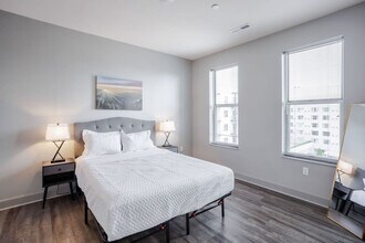 121 E Freedom Way in Cincinnati, OH - Building Photo - Building Photo