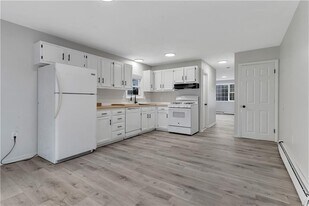 105 Roosevelt St in Providence, RI - Building Photo