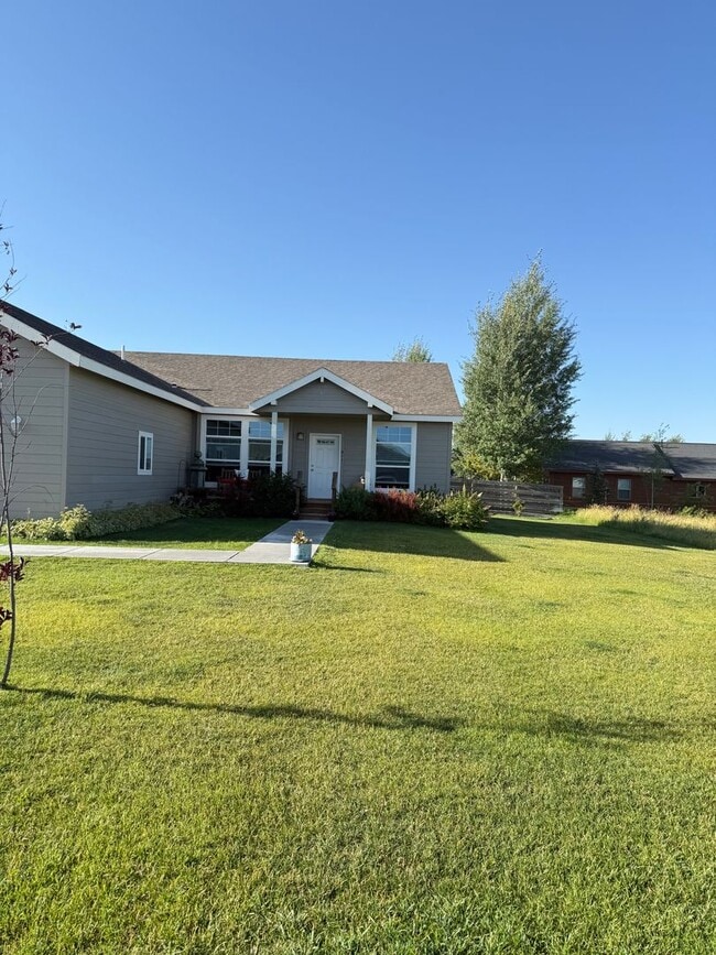 property at 911 Rachel Rd