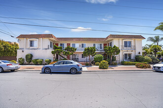 Villa Loraine Apartments in San Diego, CA - Building Photo - Building Photo