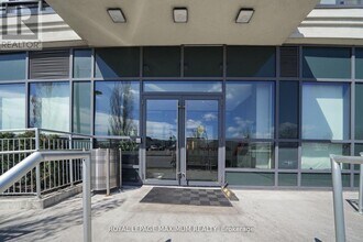 840-1840 Queens Plate Dr in Toronto, ON - Building Photo - Building Photo