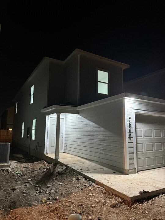 7646 Chancery Gate in San Antonio, TX - Building Photo