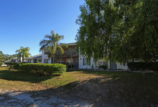 5330 16th Pl SW in Naples, FL - Foto de edificio - Building Photo