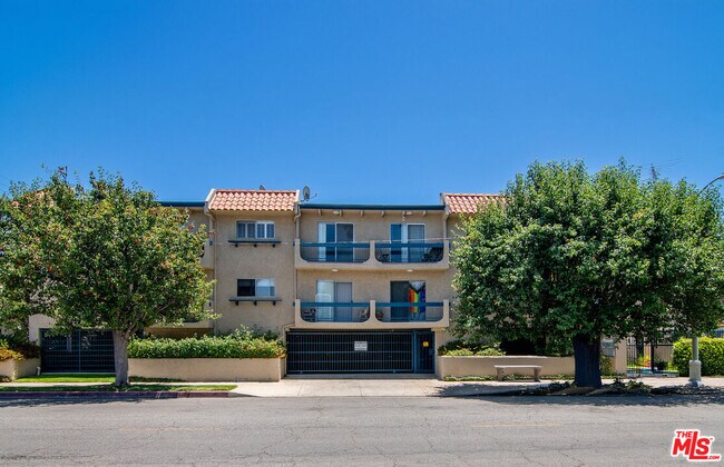 14560 Clark St in Los Angeles, CA - Building Photo - Building Photo
