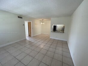 2642 Riverside Dr in Coral Springs, FL - Building Photo - Building Photo