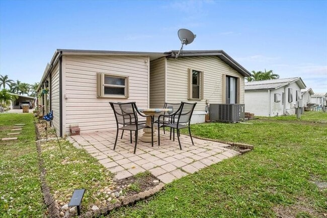 5343 NW 4th Terrace in Pompano Beach, FL - Building Photo - Building Photo