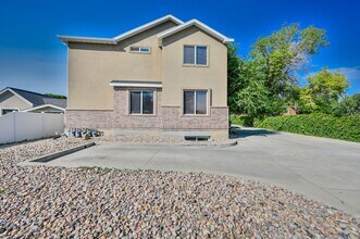 347 E Vine St-Unit -Unit 5 (Basement Apt) in Murray, UT - Building Photo - Building Photo