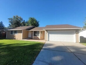 7054 W Saxton Dr in Boise, ID - Foto de edificio - Building Photo