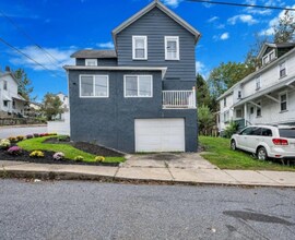 301 McLean St in Dupont, PA - Building Photo - Building Photo