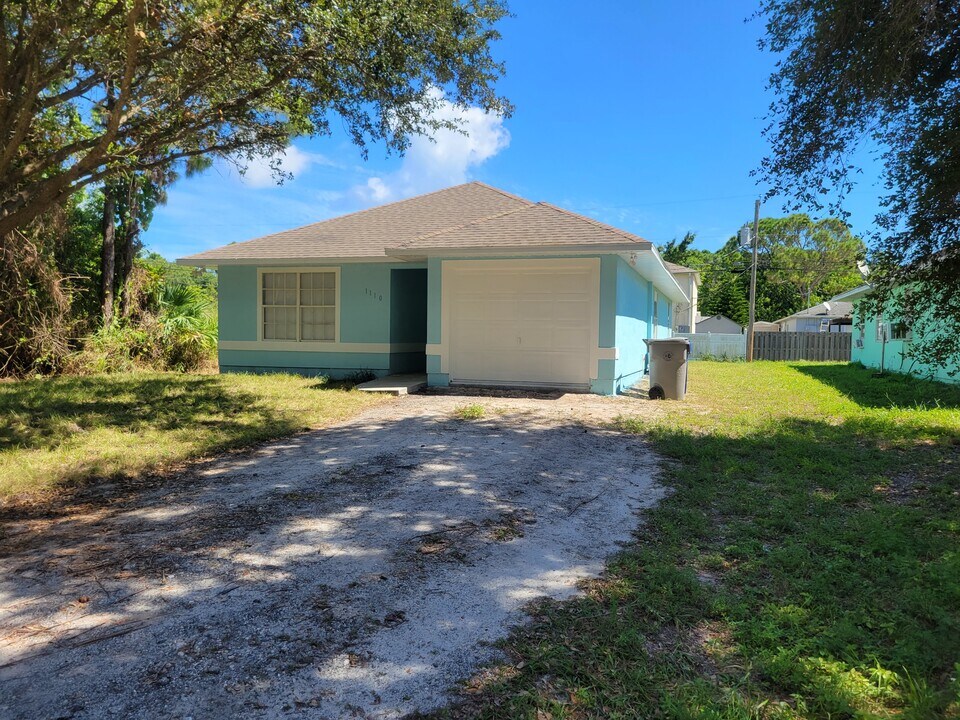 1110 15th Avenue SW in Vero Beach, FL - Building Photo